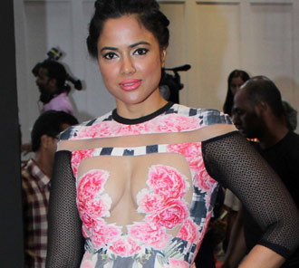 Sameera Reddy Hot Photos